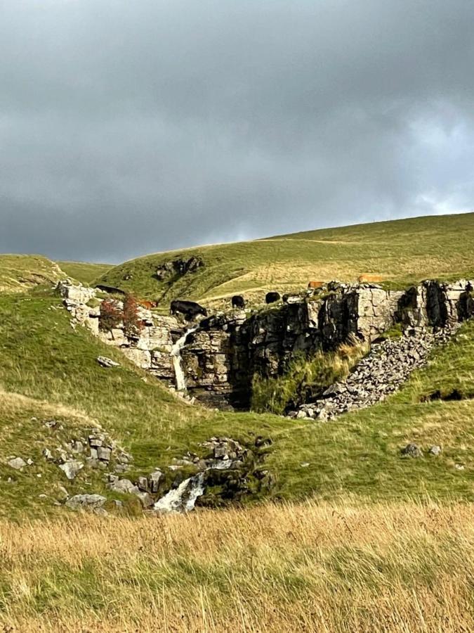 Buckden  The White Lion Inn מראה חיצוני תמונה