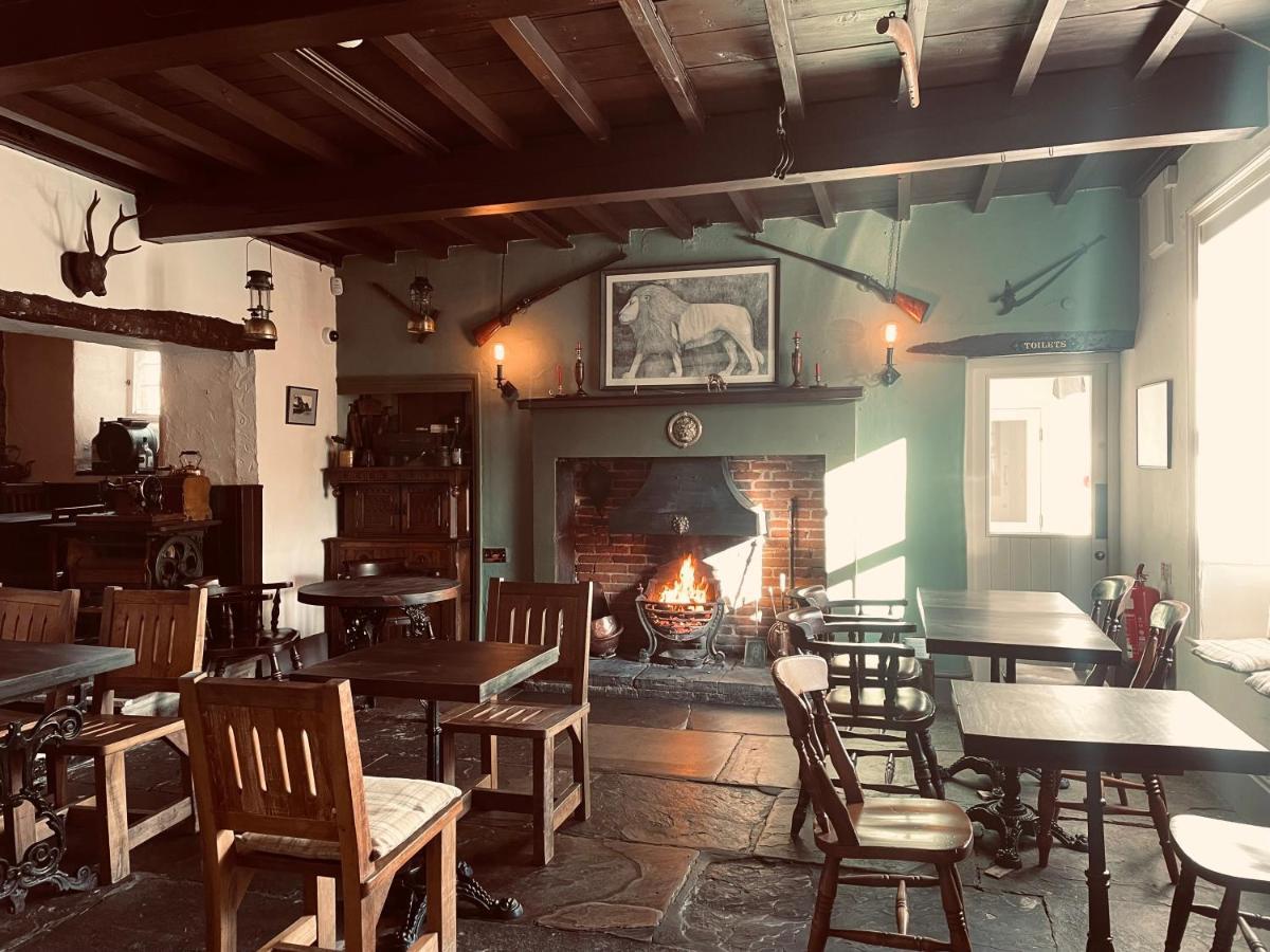 Buckden  The White Lion Inn מראה חיצוני תמונה