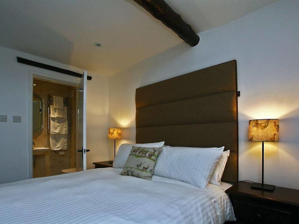 Buckden  The White Lion Inn מראה חיצוני תמונה