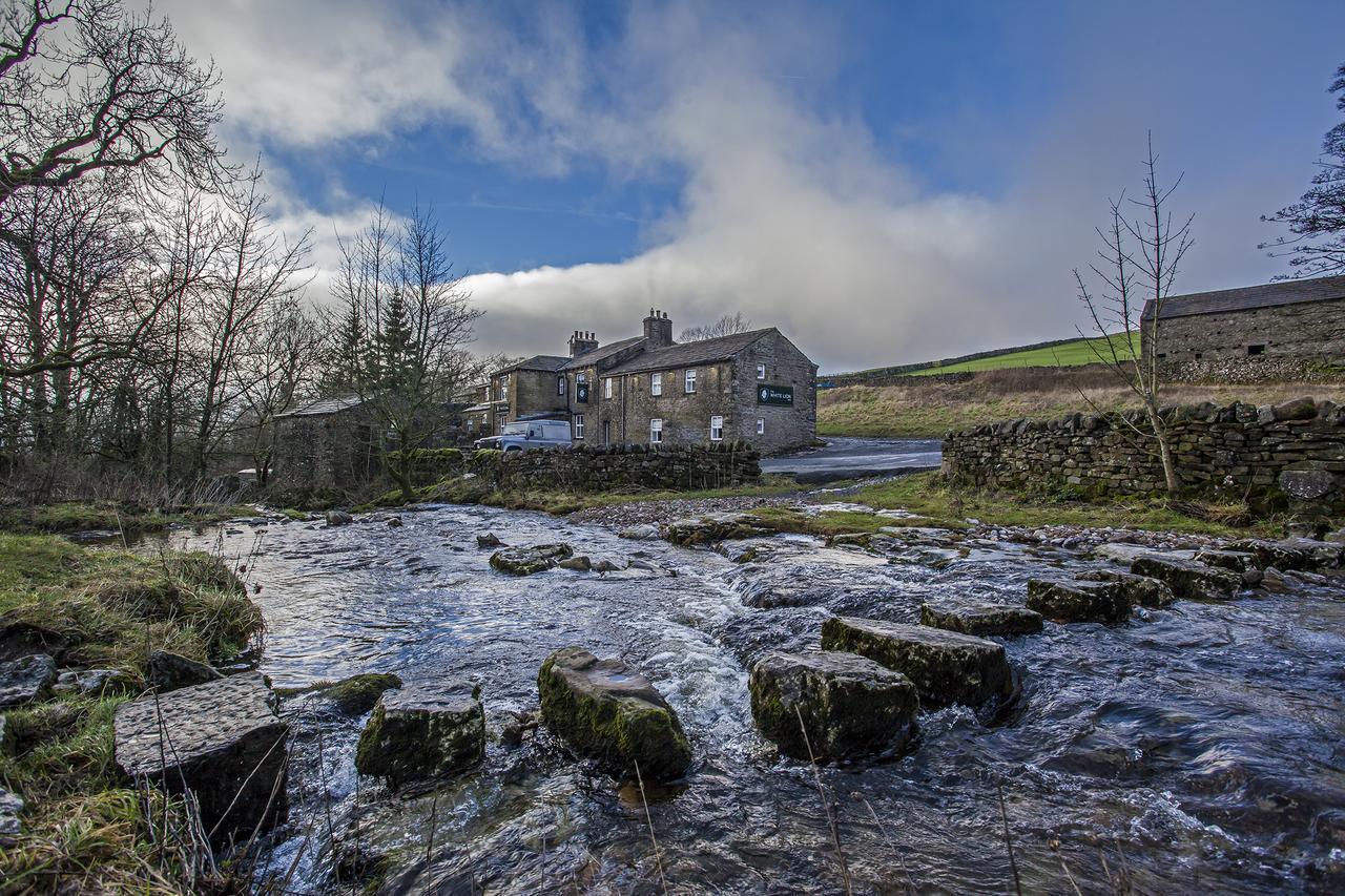 Buckden  The White Lion Inn מראה חיצוני תמונה