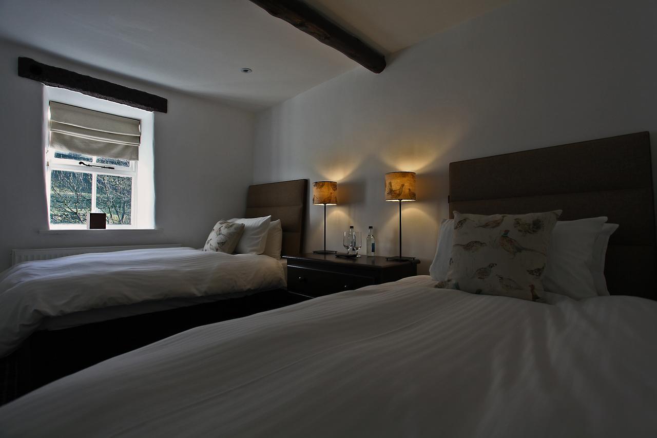 Buckden  The White Lion Inn מראה חיצוני תמונה