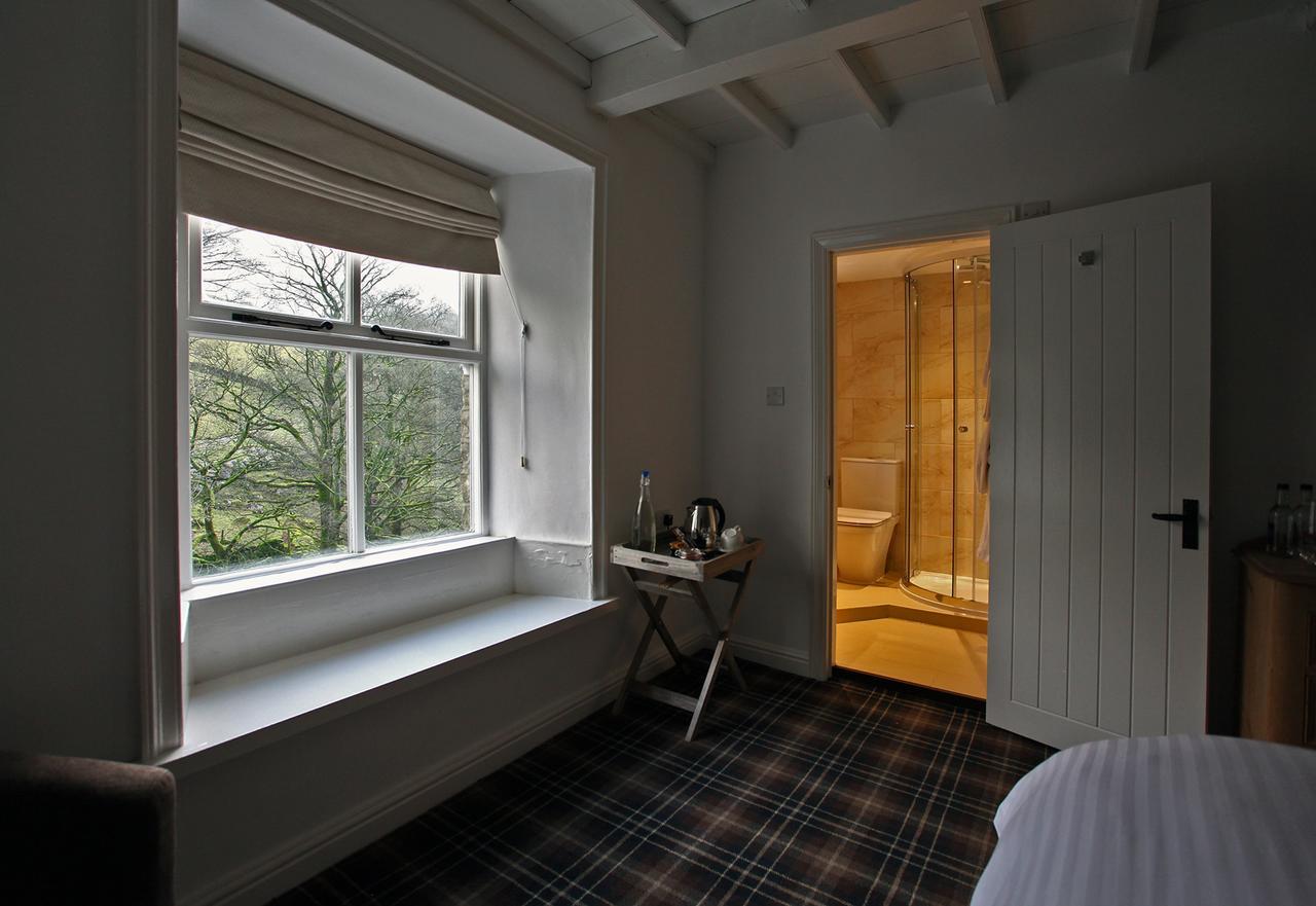 Buckden  The White Lion Inn מראה חיצוני תמונה
